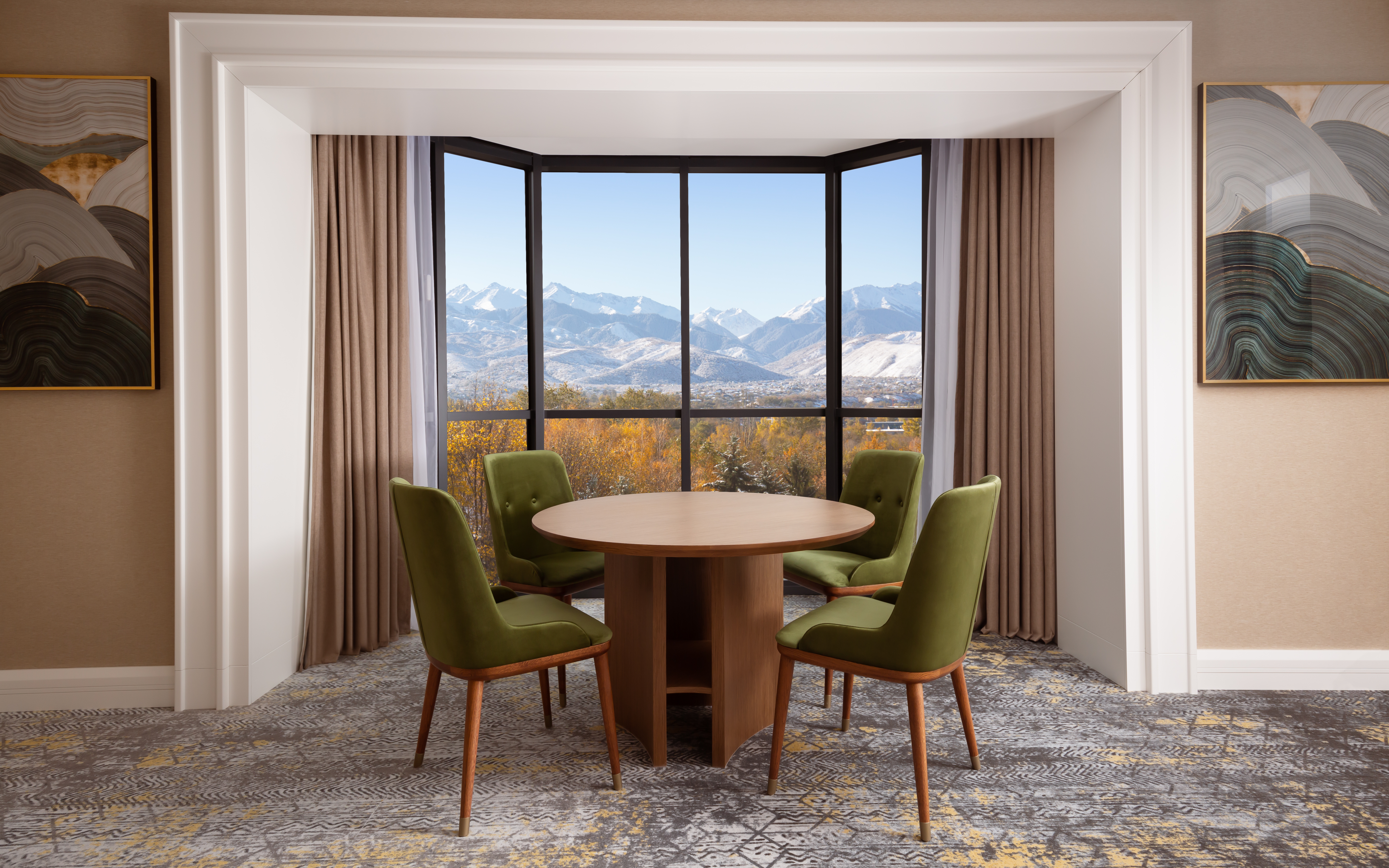 Executive Suite Panoramic Mountain View 